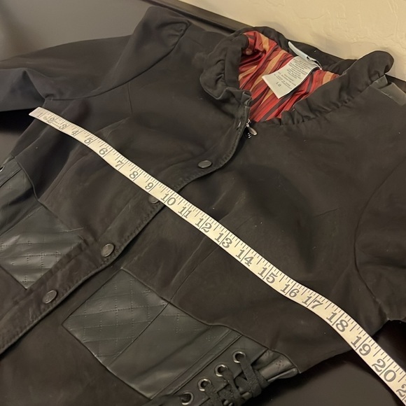 Disney Alice Through The Looking Glass Red Queen Trench Coat Hot Topic Size LG - Picture 7 of 16